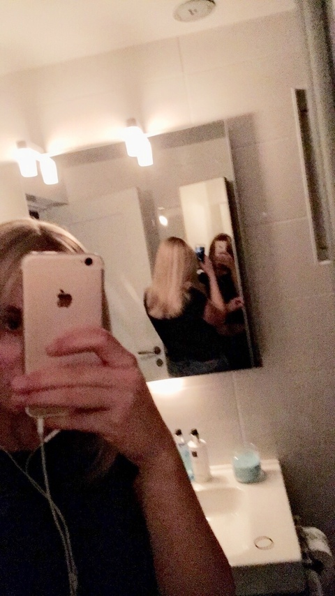 @rebeccafromsweden leaked Onlyfans videos and photos for free 

 picture 2