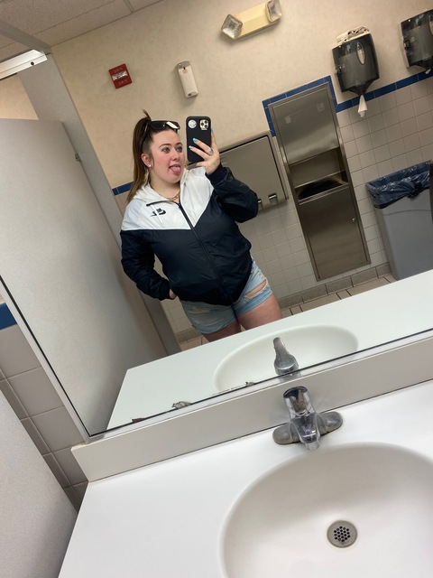 View Amber (rednecklynn21) OnlyFans 109 Photos and 5 Videos for free 

 picture 2