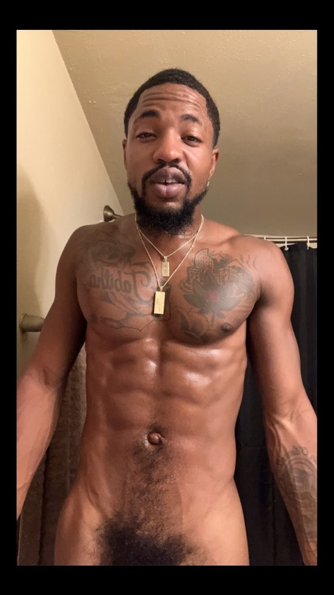View Royalty Graves (reggiegraves28) OnlyFans 8 Photos and 12 Videos for free 

 picture 2