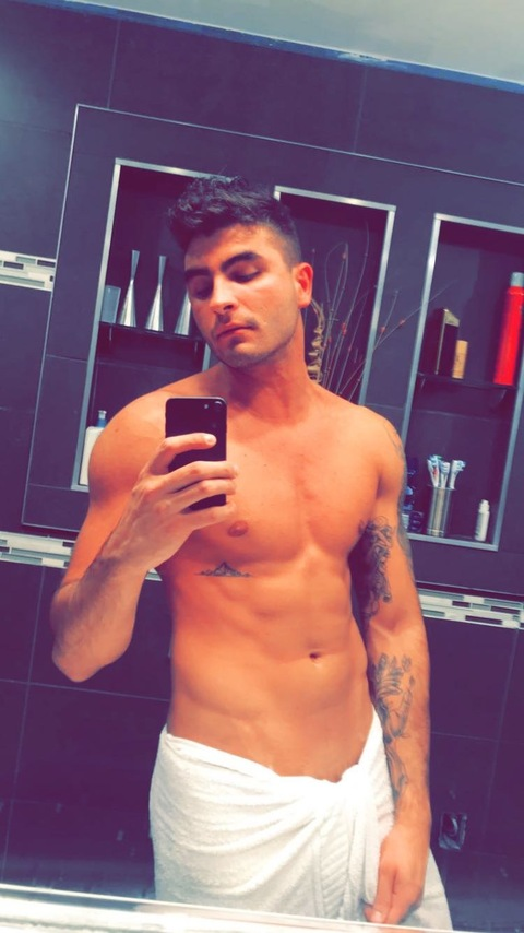 renzoferrari (Renzo) free OnlyFans content 

 picture 2