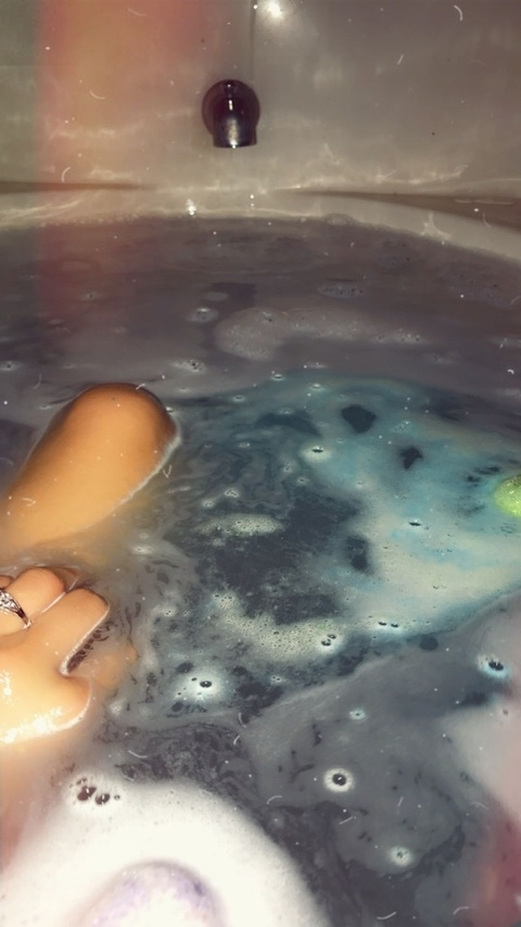 reynahernandez OnlyFans Leaked (3 Photos and 0 Videos) 

 picture 2