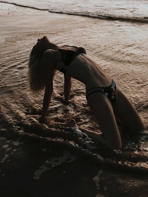 rhec02 (Joanna) OnlyFans content 

 picture 2