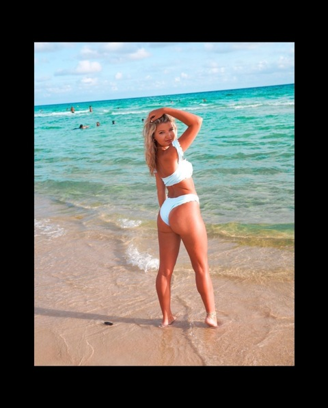 View riley423 OnlyFans content for free 

 picture 2