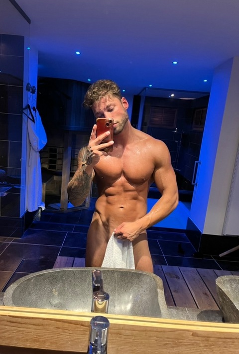 robinsterk (Robin Sterk 😈👅) OnlyFans content 

 picture 2