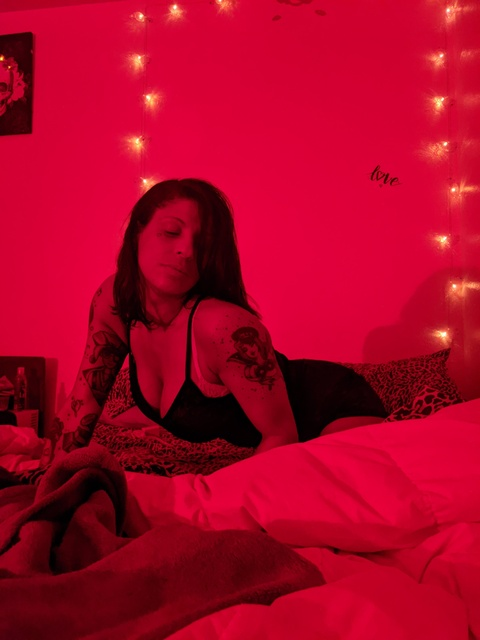 View robynflawless OnlyFans content for free 

 picture 2