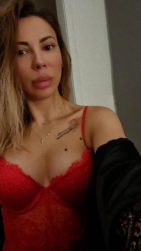 rocsanaaa OnlyFans Leaked (7 Photos and 3 Videos) 

 picture 2