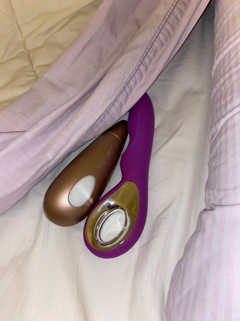 romanceysuspenso OnlyFans Leak 

 picture 2