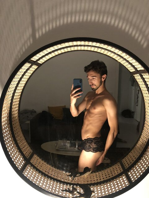 View Romeo  Bottom - Boy in the Mirror (romeobttm) OnlyFans 208 Photos and 233 Videos leaked 

 picture 2
