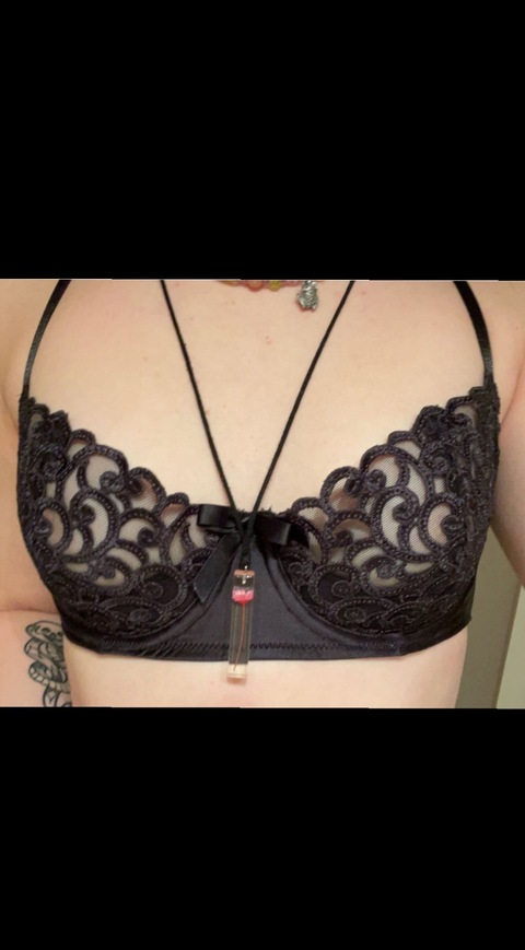 View Rosey :) (roseystoney) OnlyFans 8 Photos and 0 Videos leaks 

 picture 2