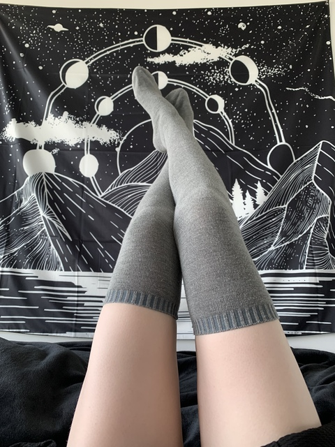 Download rosielovafeet OnlyFans content free 

 picture 2