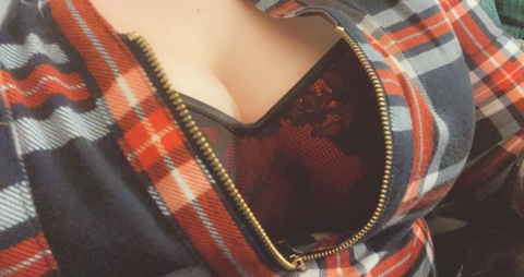 View roxie___moxie OnlyFans content for free 

 picture 2