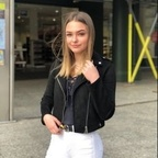 Get Free access to roxieexox (Roxie) Leaks OnlyFans 

 picture 1