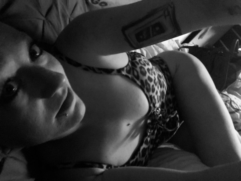 @roxieonherknees leaks Onlyfans gallery free 

 picture 2