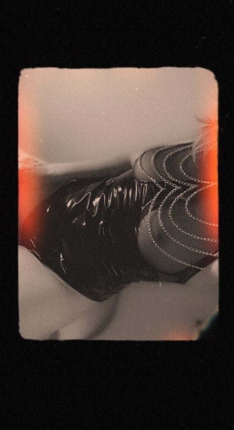 View roxyfoxy25 (Roxyfoxy25) OnlyFans 85 Photos and 80 Videos leaked 

 picture 2