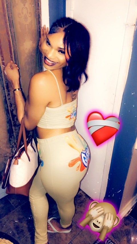 Get Free access to royalcreame22 (Chrissylicious) Leaked OnlyFans 

 picture 2