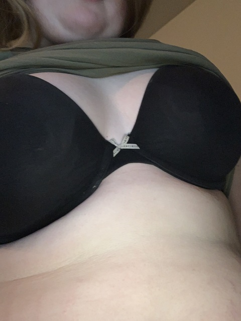 royalredroselyn81 leaked gallery photo 2