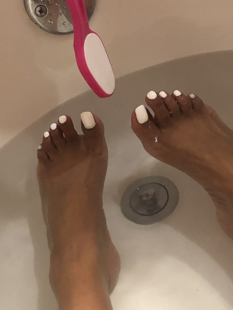 View Lashon (sadittysoles) OnlyFans 47 Photos and 9 Videos gallery 

 picture 2