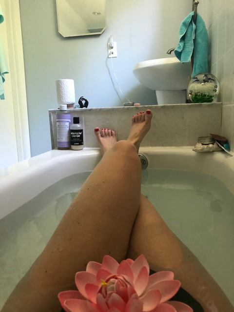View Sailor Suzie ✨ (sailorsuzie) OnlyFans 48 Photos and 14 Videos gallery 

 picture 2