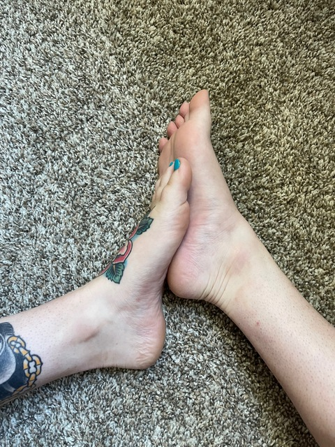 Onlyfans free sandiraefeet 

 picture 2