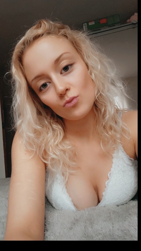 Download sandrahxo OnlyFans content free 

 picture 2