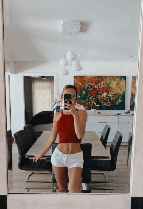View Sarah Smith (sarafinnyyyy) OnlyFans 9 Photos and 0 Videos leaks 

 picture 2