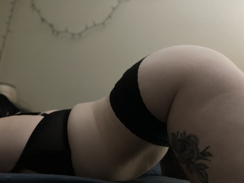 sativamae21 (Sativa Mae) OnlyFans Leaks 

 picture 2