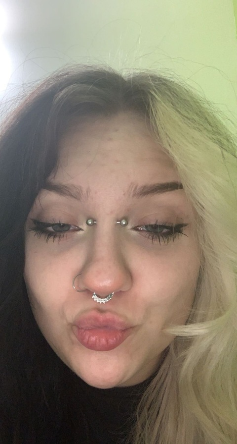 View Avery (savoryaveryy) OnlyFans 25 Photos and 10 Videos leaks 

 picture 2