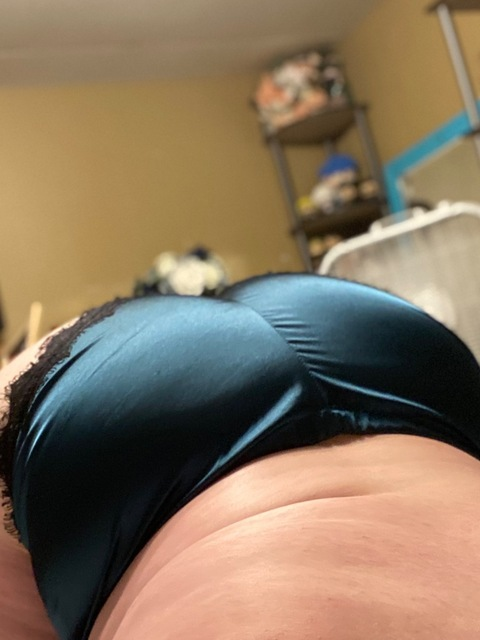 secretselena1 (Selena) OnlyFans Leaked Content 

 picture 2