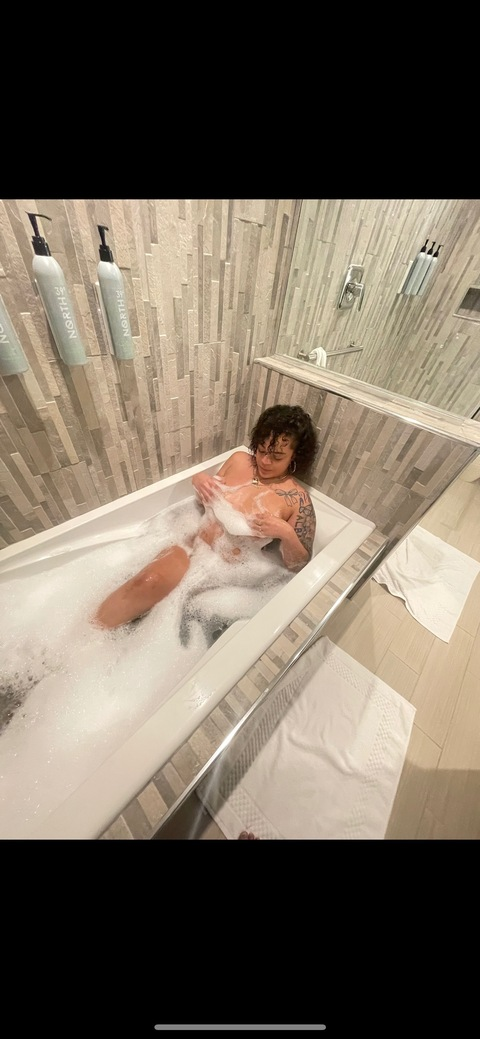 View sexy1998 OnlyFans content for free 

 picture 2