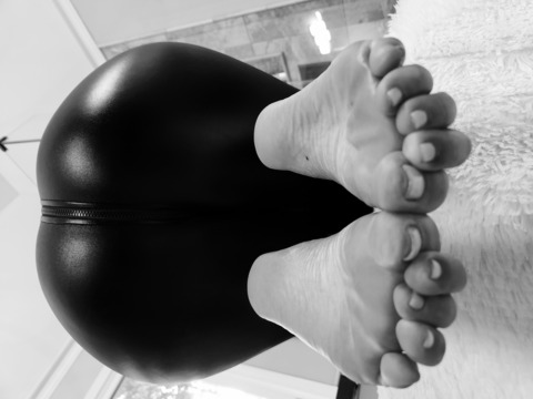View sexyasianfeet1 OnlyFans content for free 

 picture 2