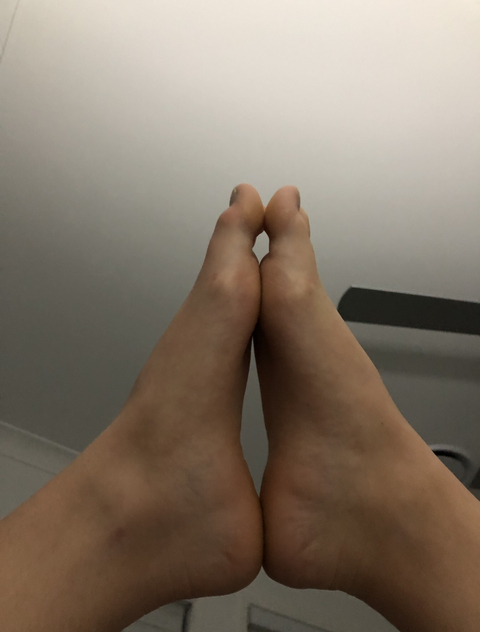 View sexyfeetdailyxo OnlyFans content for free 

 picture 2