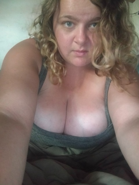 View sexygirl2223 OnlyFans content for free 

 picture 2