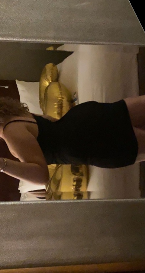 Onlyfans leak sfromyourdreams 

 picture 2