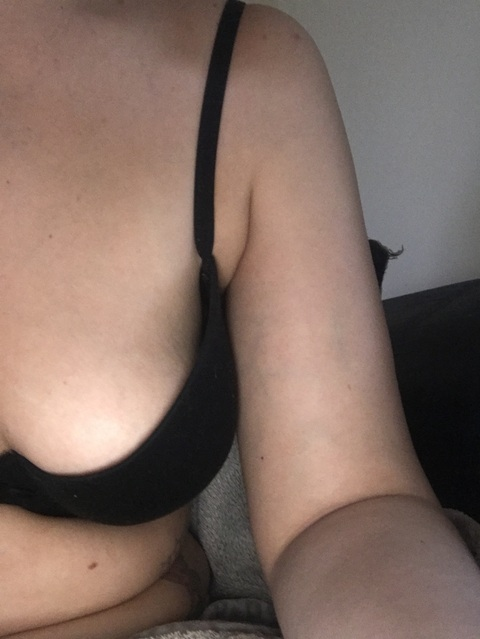 shazzy23 OnlyFans Leak (6 Photos and 1 Videos) 

 picture 2