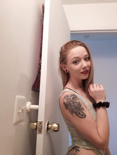 View shiningauroa89 OnlyFans videos and photos for free 

 picture 2