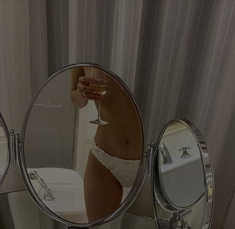 View simonaelena22 OnlyFans videos and photos for free 

 picture 2