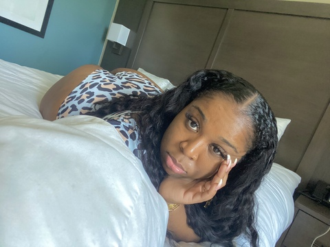 Onlyfans leak simply__royalty__ 

 picture 2