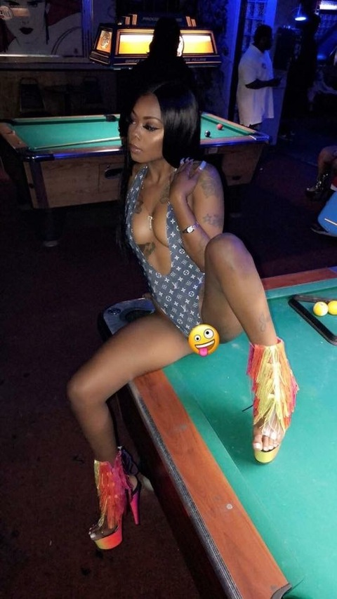 View skylar_ OnlyFans content for free 

 picture 2