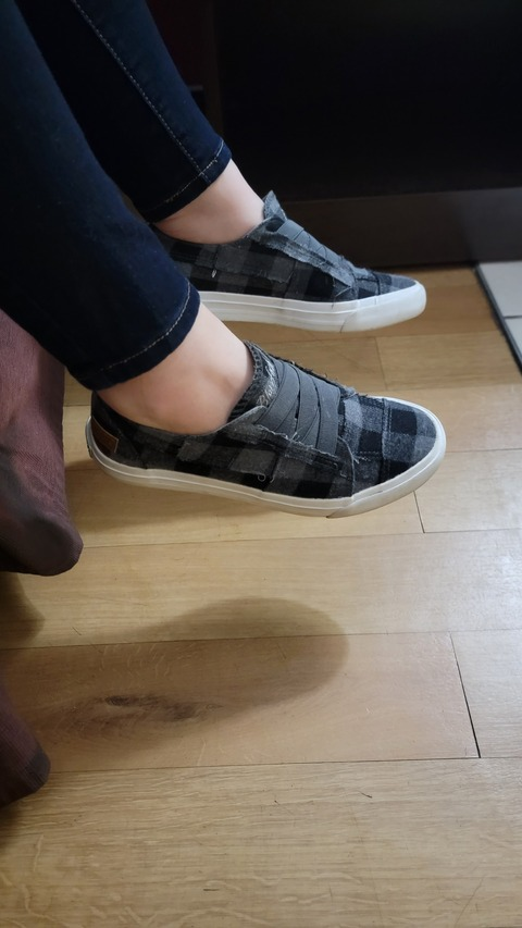 View slovelyfeet (Shannon lovely) OnlyFans 10 Photos and 0 Videos leaked 

 picture 2