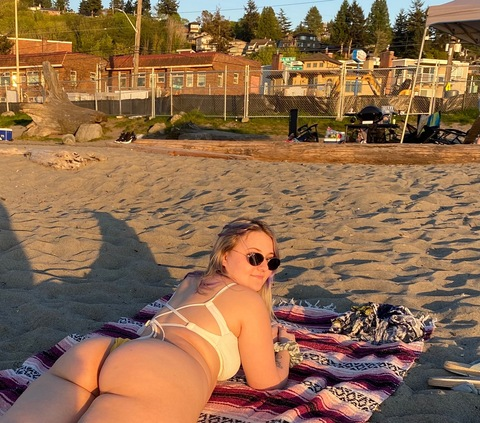 sn0w_bunnyy OnlyFans Leaks (12 Photos and 1 Videos) 

 picture 2