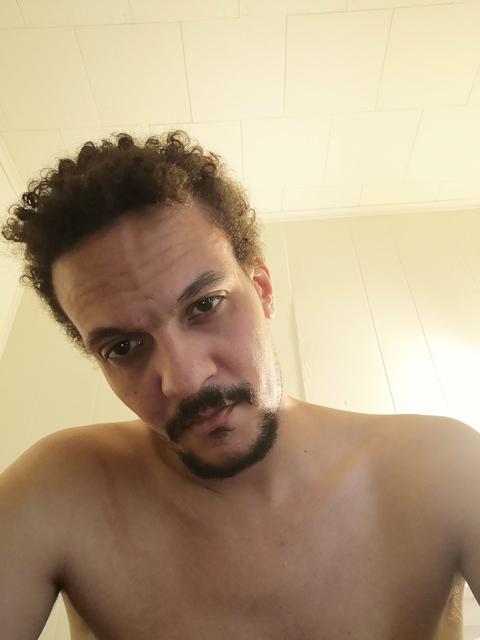 View Snaggletooth (snaggletoothestlie) OnlyFans 60 Photos and 1 Videos gallery 

 picture 2