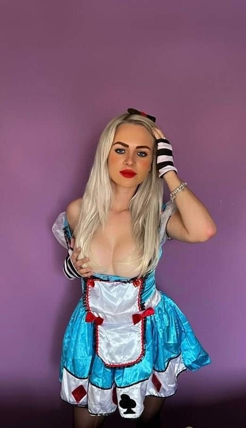 Download sneakingbeauty OnlyFans content for free 

 picture 2