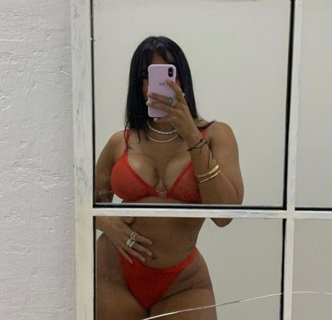 sneakyselina (Selina) free OnlyFans content 

 picture 2