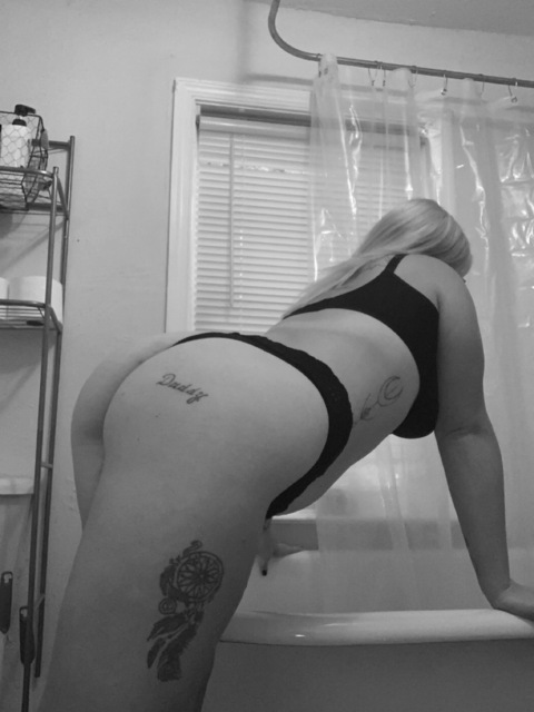 View snoeflake OnlyFans content for free 

 picture 2