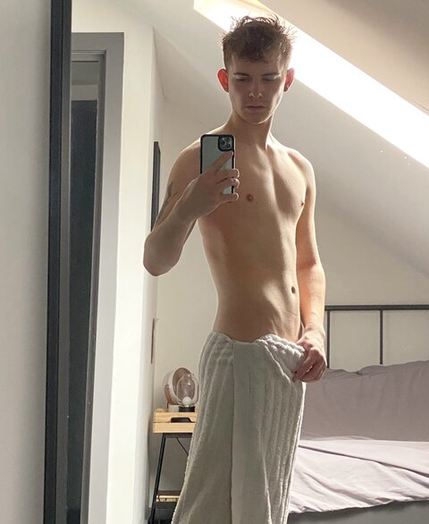 somethingfreddifree OnlyFans Leaked Photos and Videos 

 picture 2