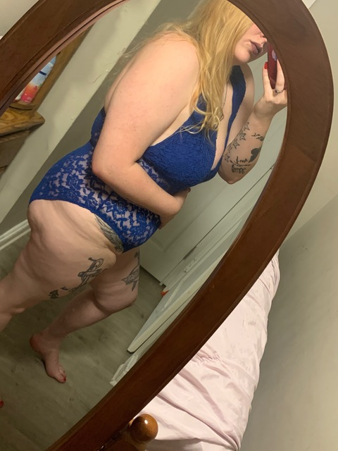 somewhitegirl (Somewhitegirl) OnlyFans Leaked Videos and Pictures 

 picture 2