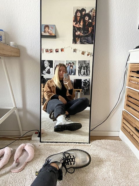 sophiemerkle (Sophie Merkle) OnlyFans content 

 picture 2
