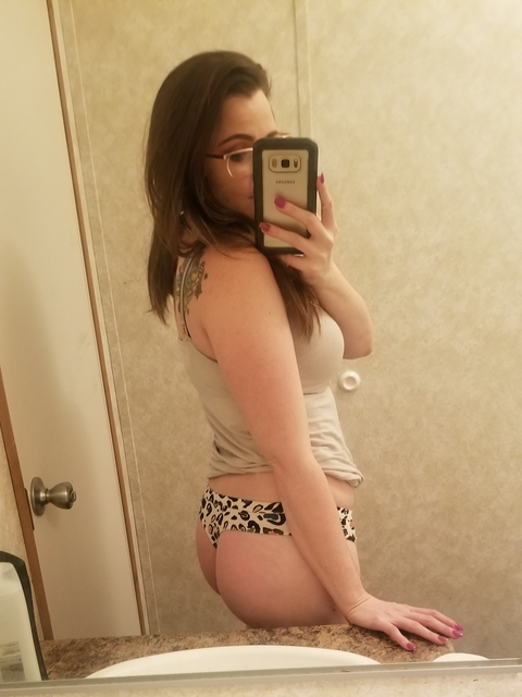 View southernmilf (Rissa) OnlyFans 5 Photos and 1 Videos leaks 

 picture 2