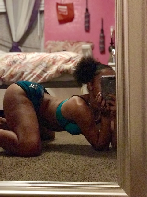 spicymommieshay OnlyFans Leaked 

 picture 2