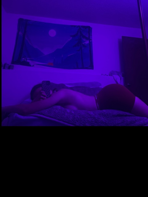 @sqeakysmksthc leaked Onlyfans content for free 

 picture 2